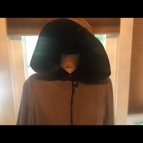 Plush Warm Brown Hooded Jacket Reasonable offers👍 - Picture 4 of 16